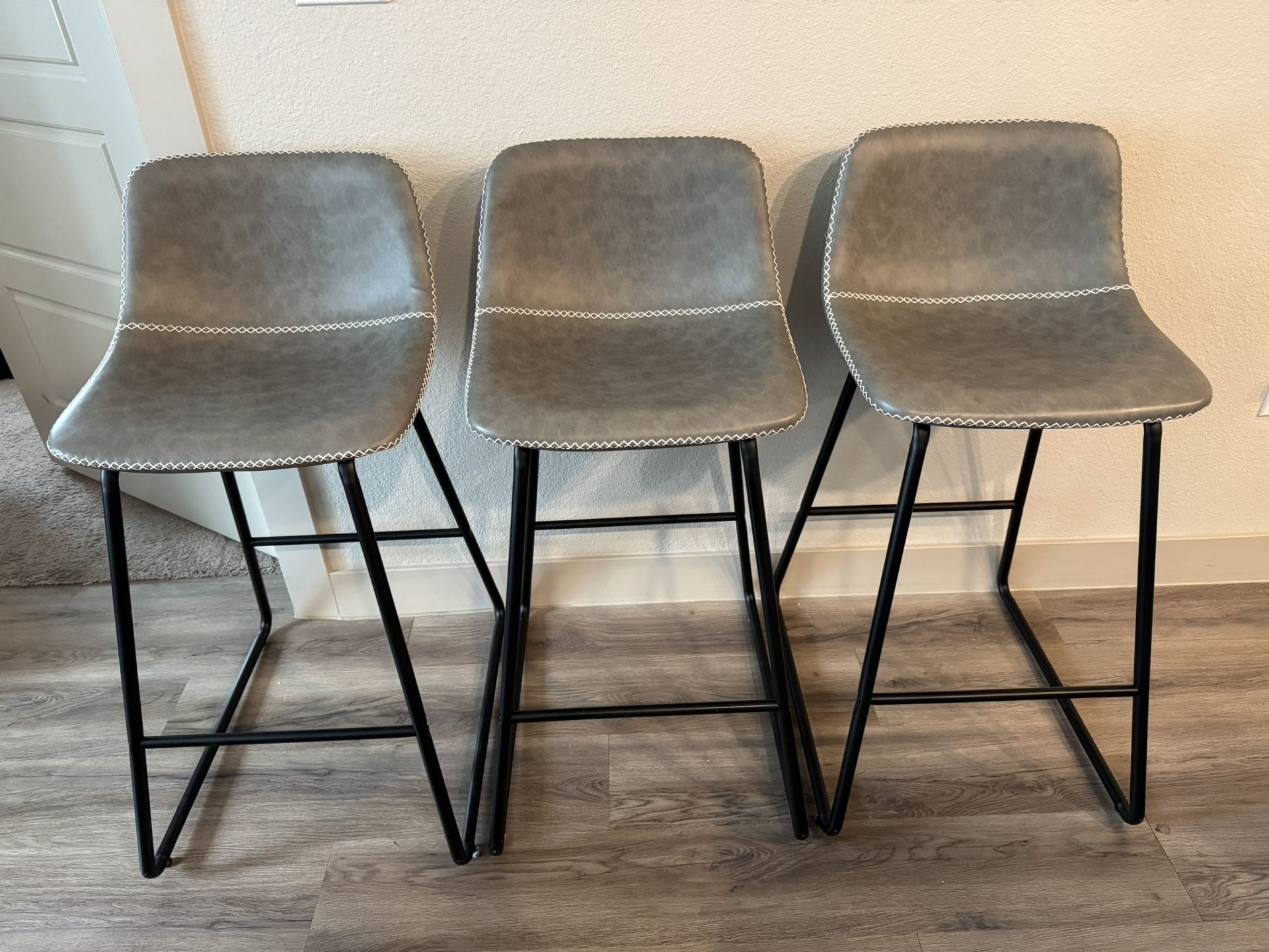 HeuGah Counter Height Grey Bar Stools Set of 3 Counter Stools with Backs, Modern Barstools for Kitchen Island, Bar Stools 26 Inch Seat Height 