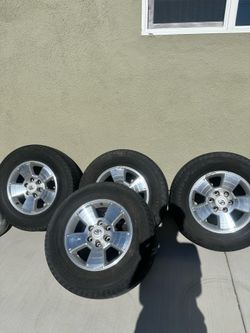 Toyota Tundra 2007 stock wheels with tires