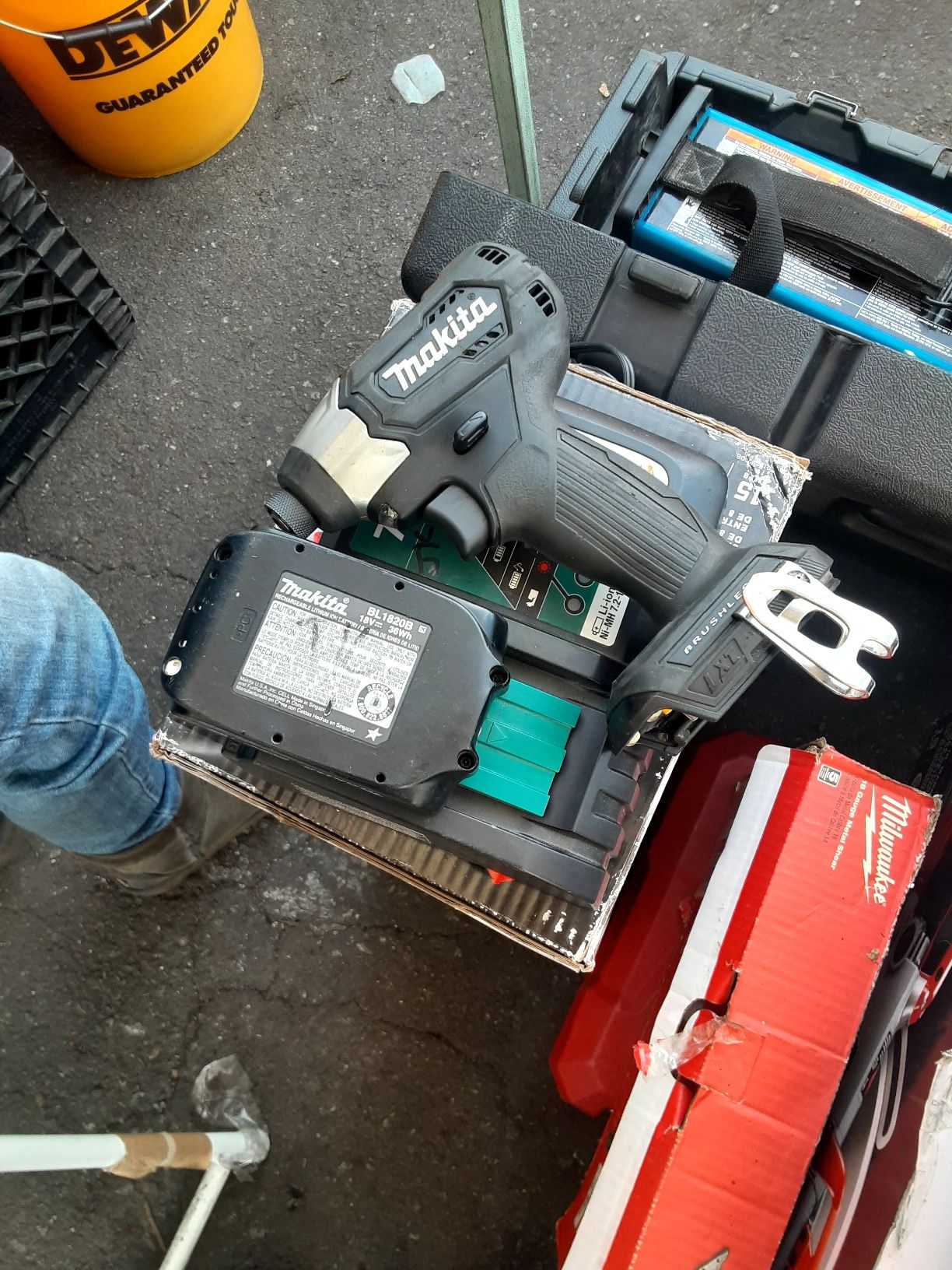 MAKITA 18V BRUSHLESS 1/4" IMPACT WITH 2.0 BATTERY AND CHARGER 👍🤘👍🤘👍