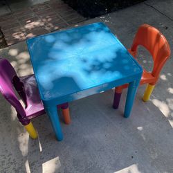 Plastic Kids Table And 6 Chairs