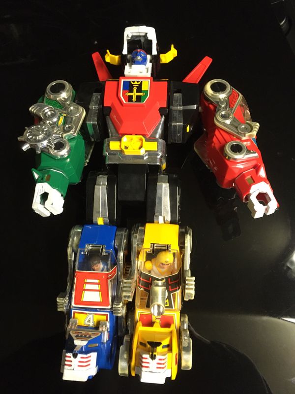Vintage Voltron Action Figure Toy Collection from Panosh Place. 14 1/2