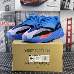 🆕Yeezy Boost 700 Size 10.5🆕