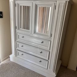 White Wood Dresser 