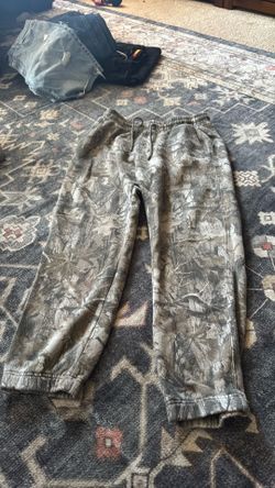 Hollister camo relaxed joggers Small $5