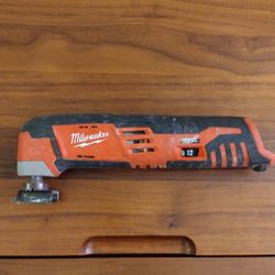 Milwaukee 2420 - 20 Multi - Tool Lithium Cordless Power Tool - Tool ONLY Cordless Pre Owned 