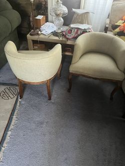 Vendo Par De Sillas Par Niños Y Jóvenes .