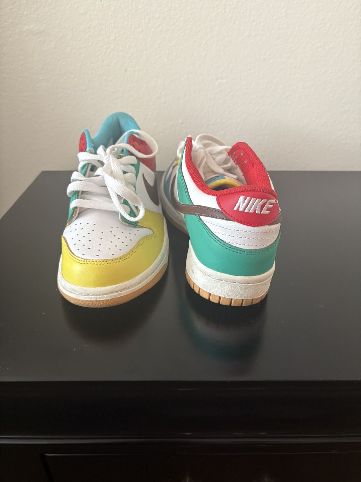 Nikes Women 9