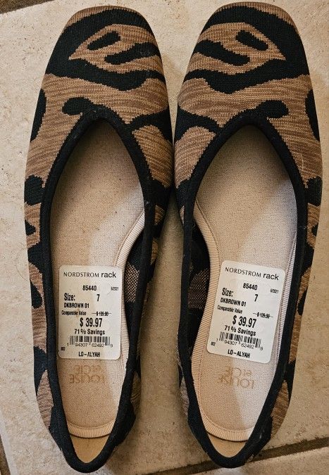 Size 7 Womens Flat Shoes New $10