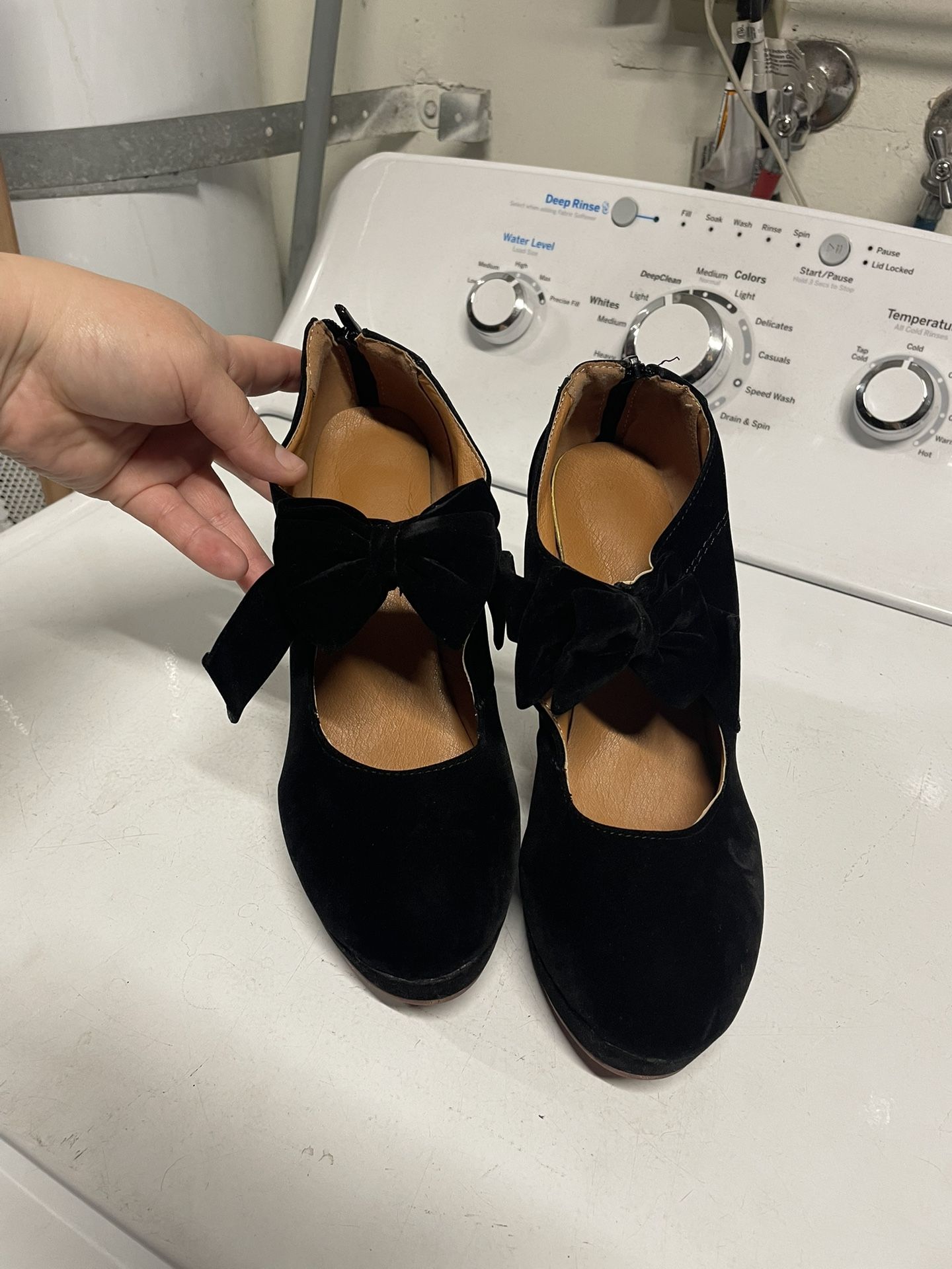 Black Velvet Pin Up Bow Heels Women’s 8.5