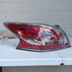 2013-2015 Nissan Altima  Tail Light