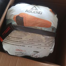 Ascend Sleeping Bag. New. Thermolite 