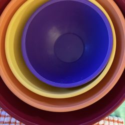 4-piece Mixing Bowl Set / 4- Kitchen Towels / Cutting Board/ Like New / 12.00