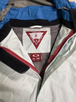 Vintage / Y2K Oakley Road Fuel 3 Ski Jacket for Sale in San Vintage / Y2K Oakley Road Fuel 3 Ski Jacket for Sale in San