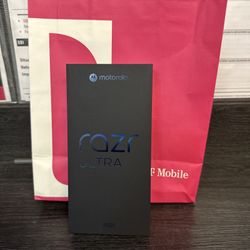 New Motorola Razr Ultra T-MOBILE ONLY 2025 (512GB, Pantone Scarab)