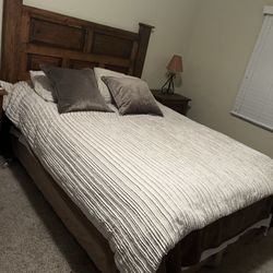 Queen Bedroom Set Solid Wood Like New 