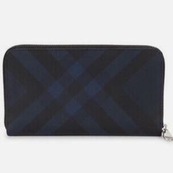 NWT Burberry Nova Check Plais Zip Around Navy Blue Wallet