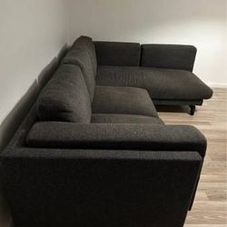 Modern sectional couch – CLEAN – must go TODAY
