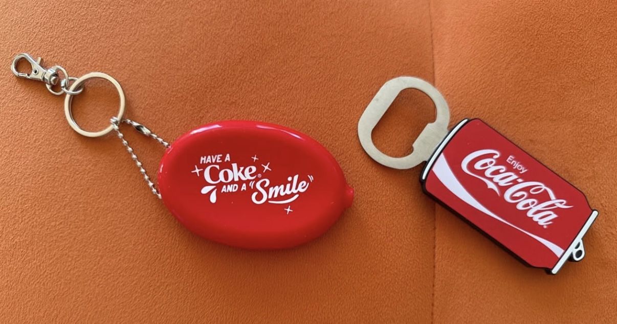 🥤 Coca-Cola Vintage Coin Pouch / Bottle Opener – Retro Collectible