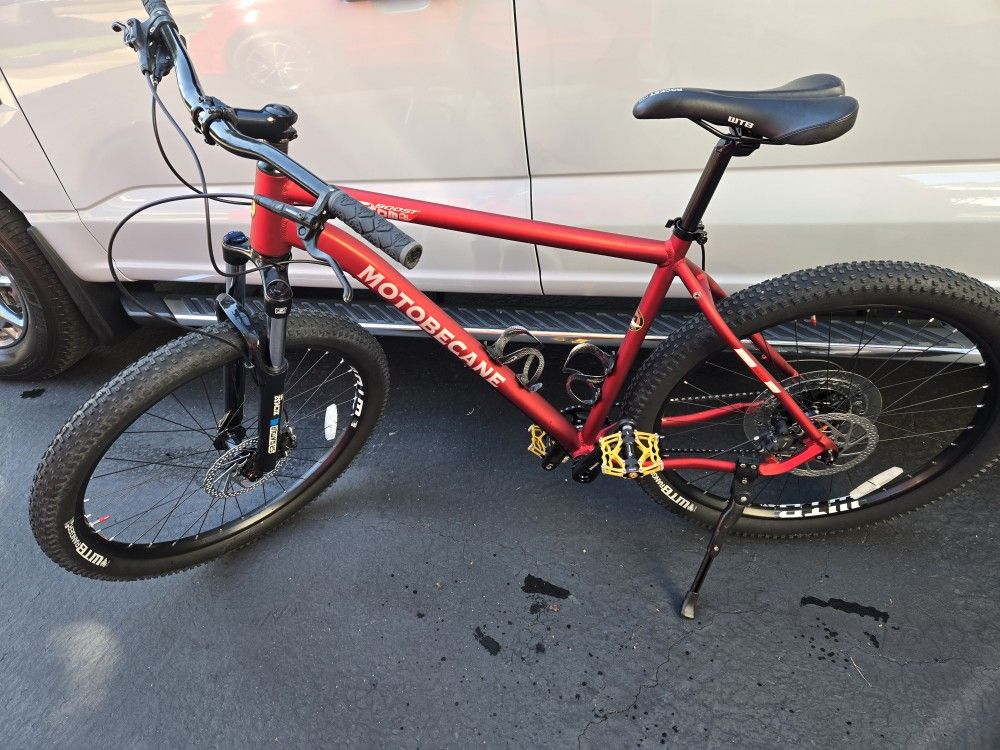 Mountain Bike Boost Axle Sram Drivetrain Shimano Hydraulic Brakes