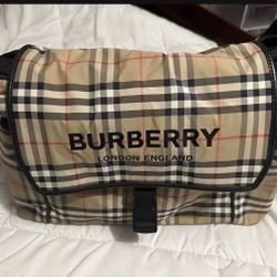 Burberry Diaper Bag , Changing Pad And Also Bib .