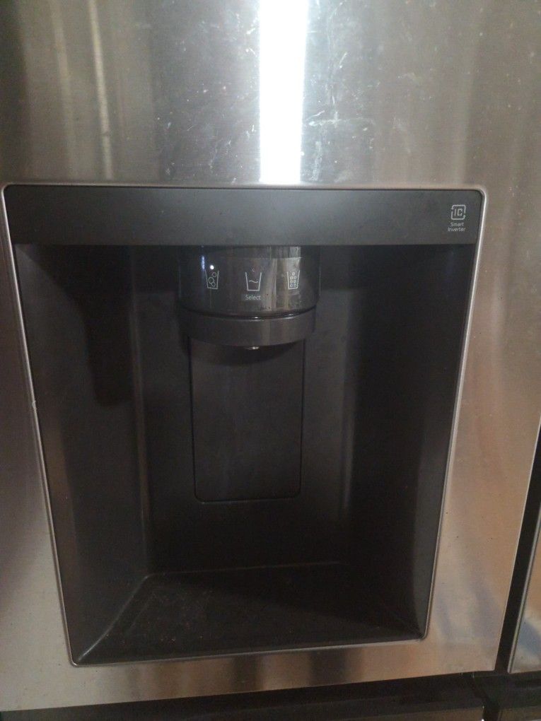 Side By Side Fridge Asking 400 