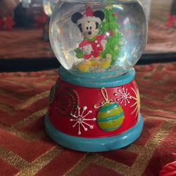 Disney Mickey Mouse Christmas Snow Globe 