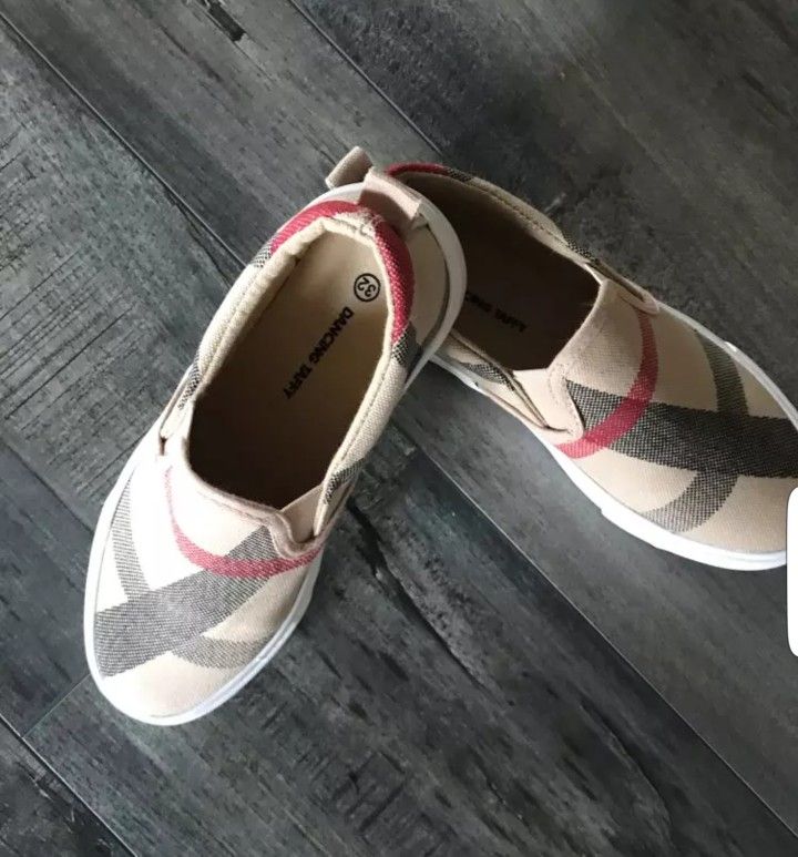 BURBERRY TYPE SHOES