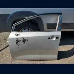 2020 - 2025 TOYOTA COROLLA LEFT FRONT DOOR DRIVER SIDE USED OEM . NC