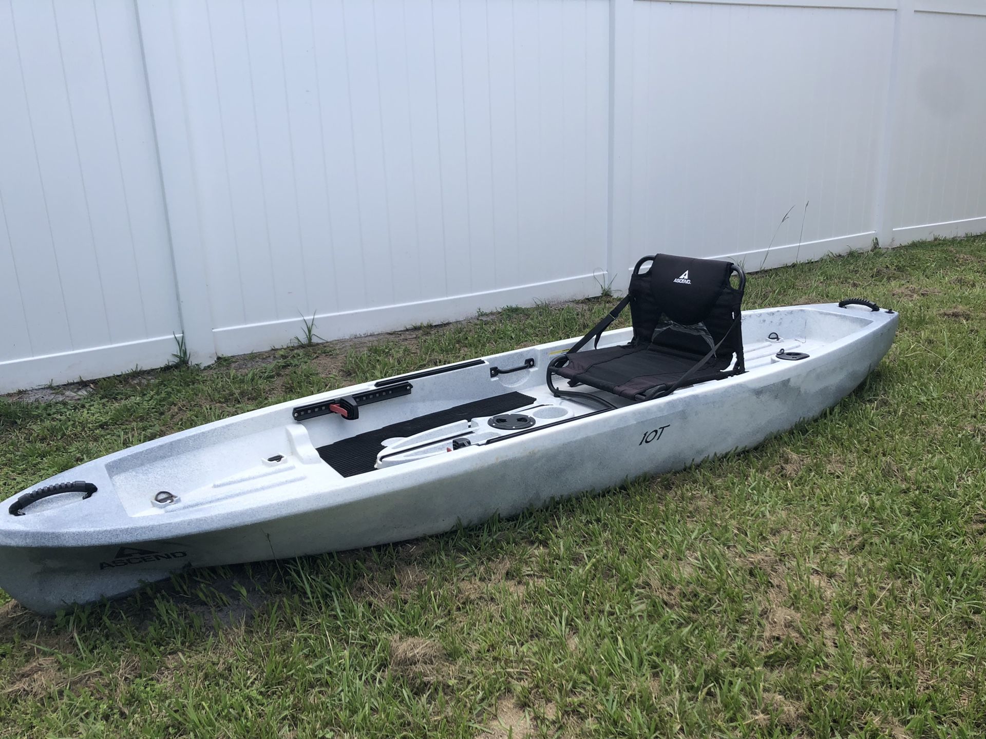 Ascend 10T StandUp Fishing Kayak for Sale in Orlando, FL OfferUp
