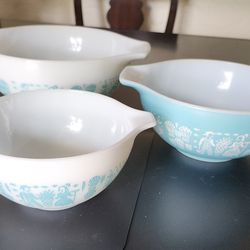 Vintage Pyrex Trio