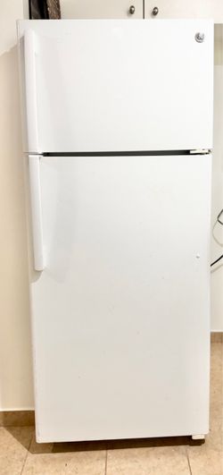 GE 17.5 cu. ft. top-freezer refrigerator