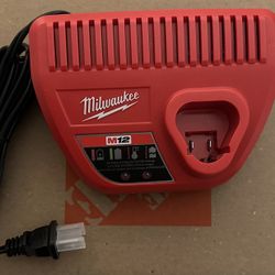 Milwaukee M12 Charger