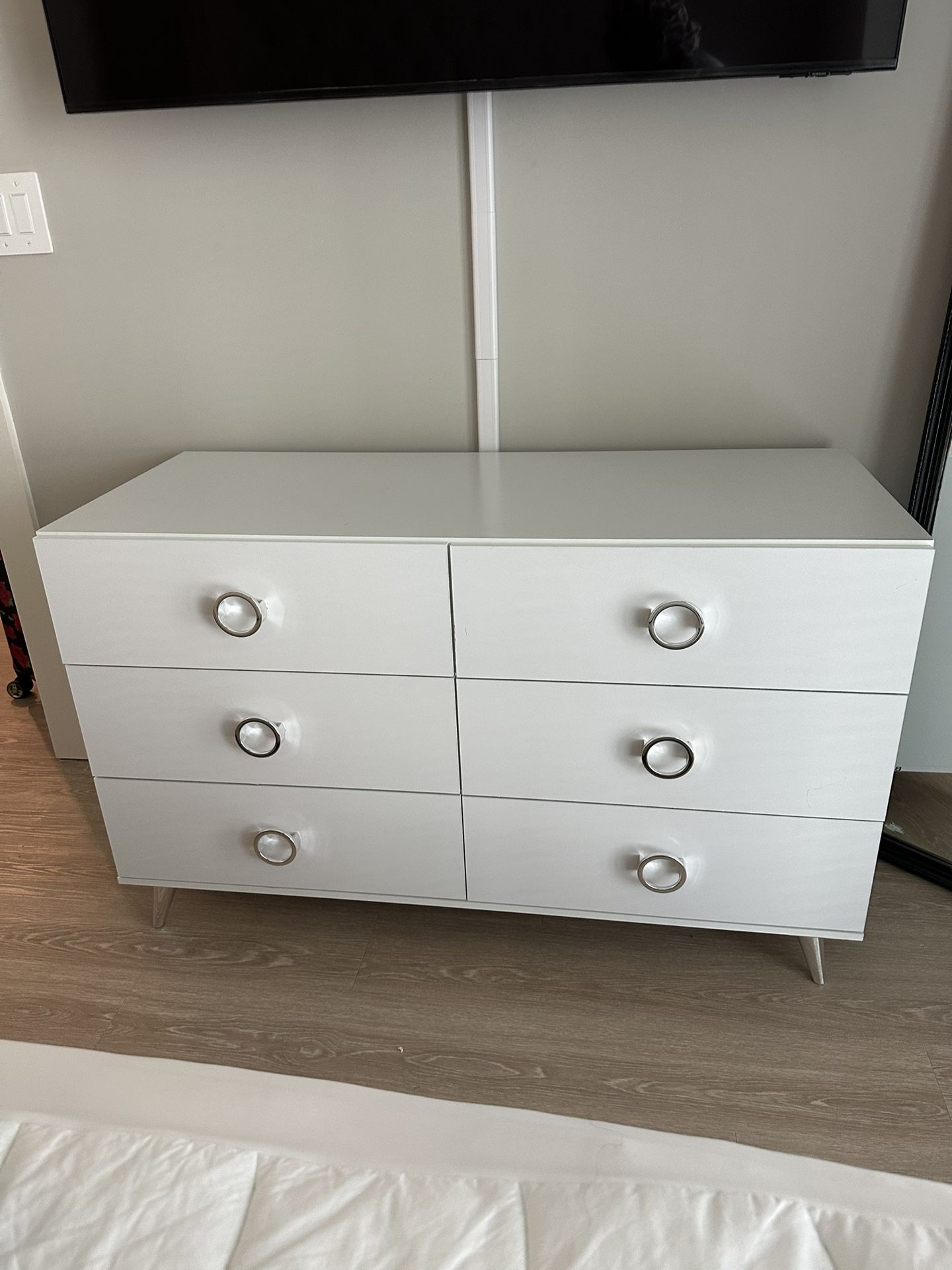 White 6 Drawer Dresser
