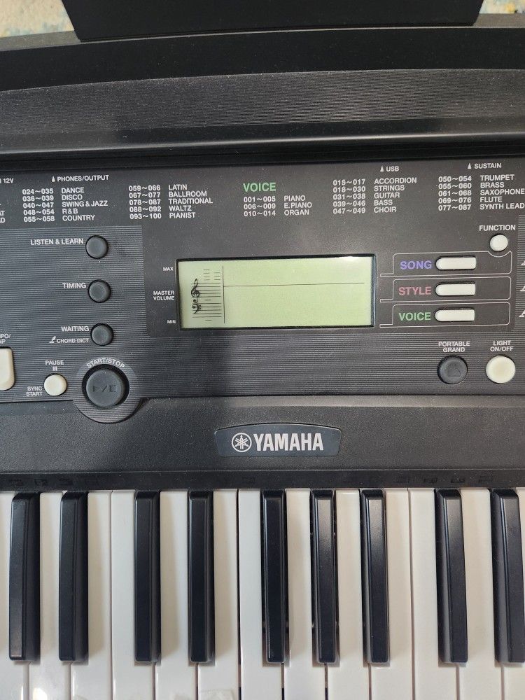 Yamaha digital piano EZ -220