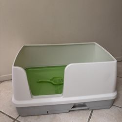 Litter Box XL Like New 