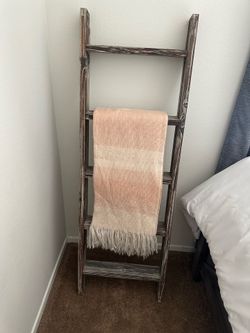 Decor wood latter $20