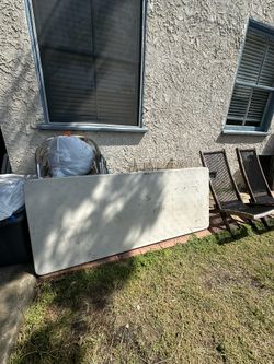 LIFETIME BRAND FOLDING PLASTIC UTILITY TABLE 