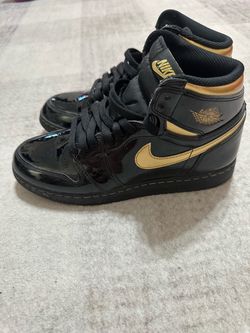 Air Jordan 1 Retro High OG “Black Metallic Gold” (2020),