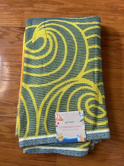 NWT Trodent 100% cotton Beach Towel size 40x 72”