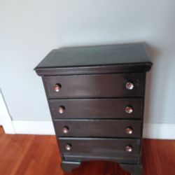 Solid Wood Dresser. 4 drawers