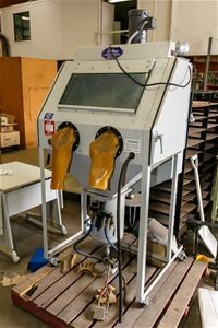 Blast cabinet w/reclaimer and compressor!