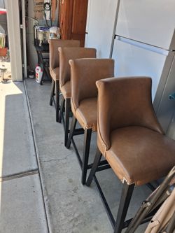 Barstools! 4 must Go!