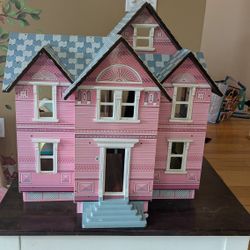 Melissa + Doug Victorian Dollhouse
