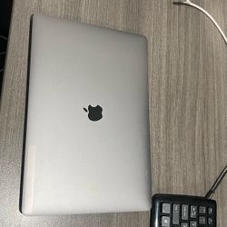 2018 MacBook Pro 15" (Intel Core i7 / 16GB RAM / 256GB SSD)