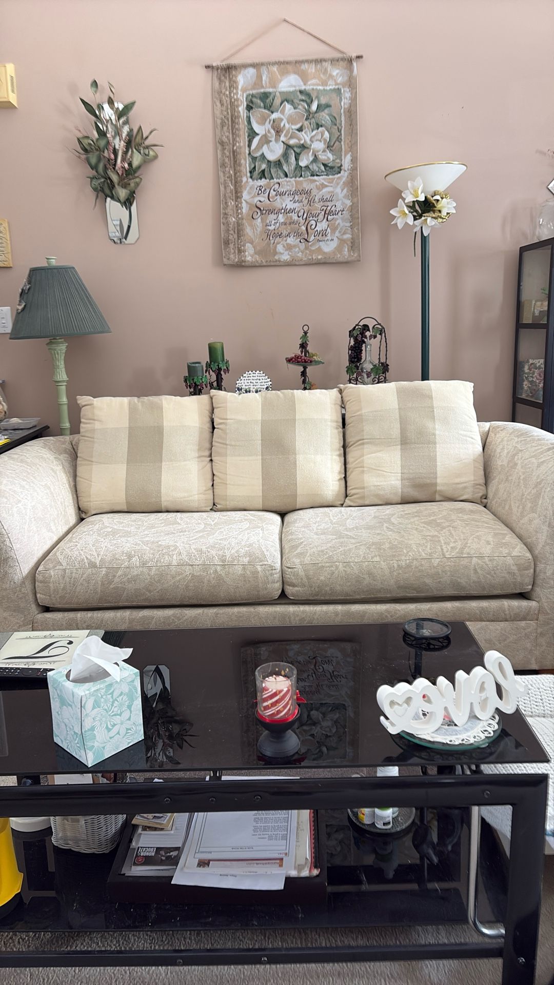 Sofa With 3 Pillows