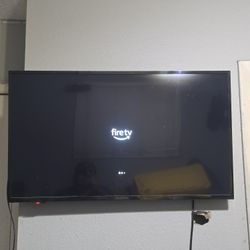 Insignia 32 Inch Smart Fire Tv With Swinging Wall Mount