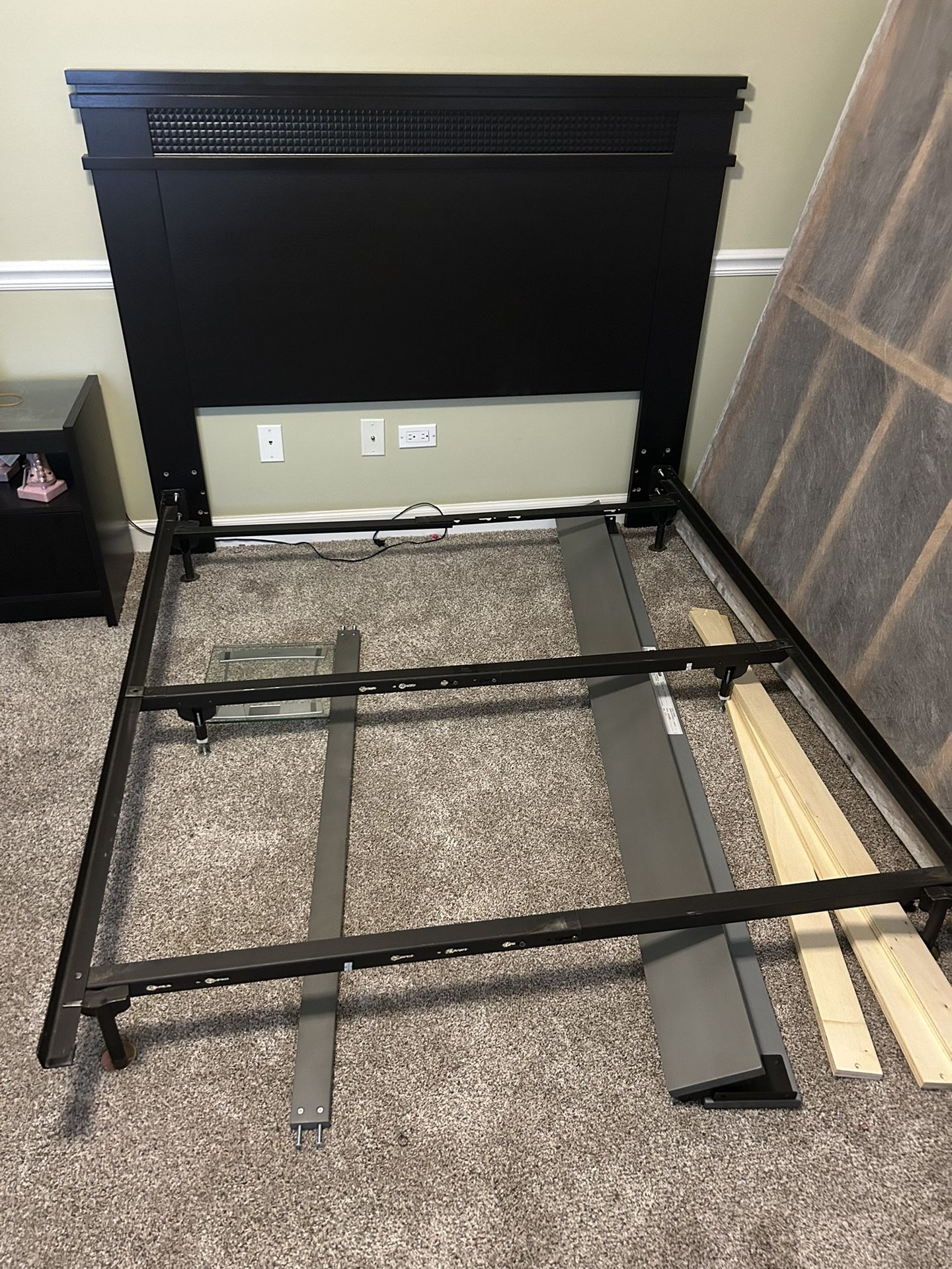 Queen Bed: Headboard & Rails