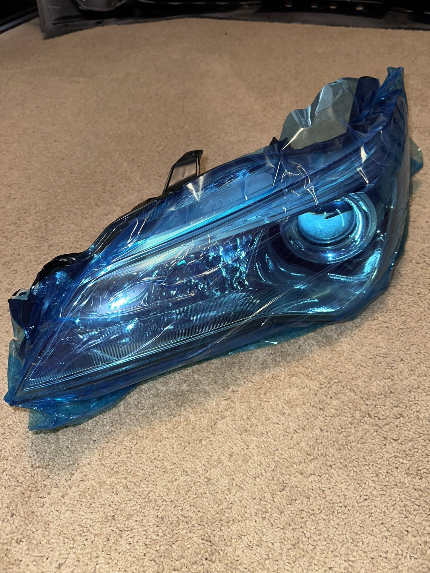 2015 Toyota Camry Driver Side Headlight LE