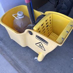Rubbermaid Mom Handle And Bucket
