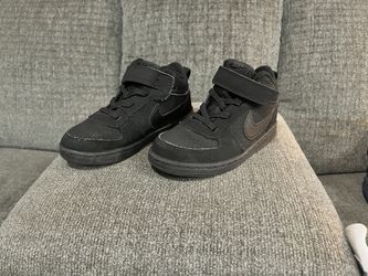 Nike Toddlers Court Borough Mid Black/Black Basketball Shoe  size 9 US